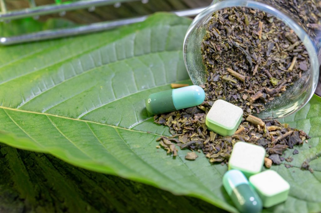 ADVANTAGES AND SIDE-EFFECTS OF KRATOM