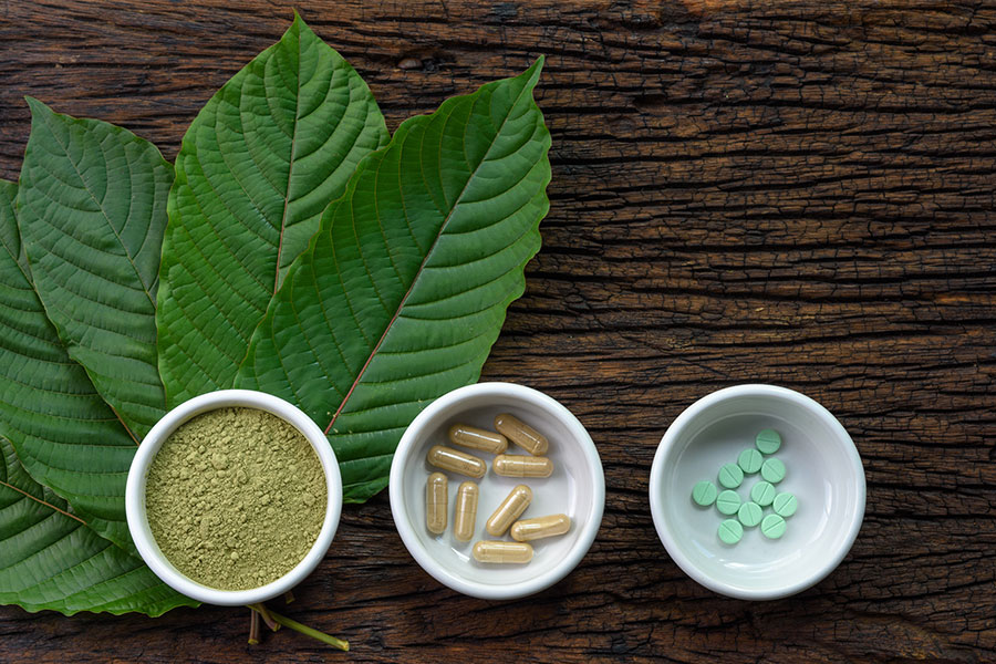 STRAINS AND USE OF KRATOM